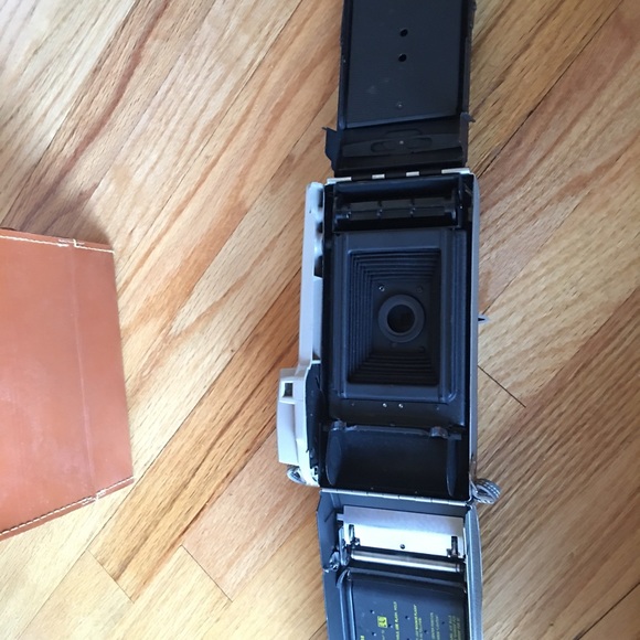 Vintage Polaroid Camera - Picture 3 of 8